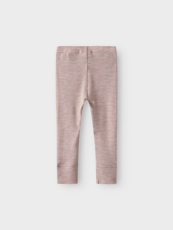 Rosa merinoull leggings till baby. Bebis byxor i ull till flicka. Varm byxa, lager1 i underställ.
NBNWAX WOOL RIB LEGGING NOOS
13242039