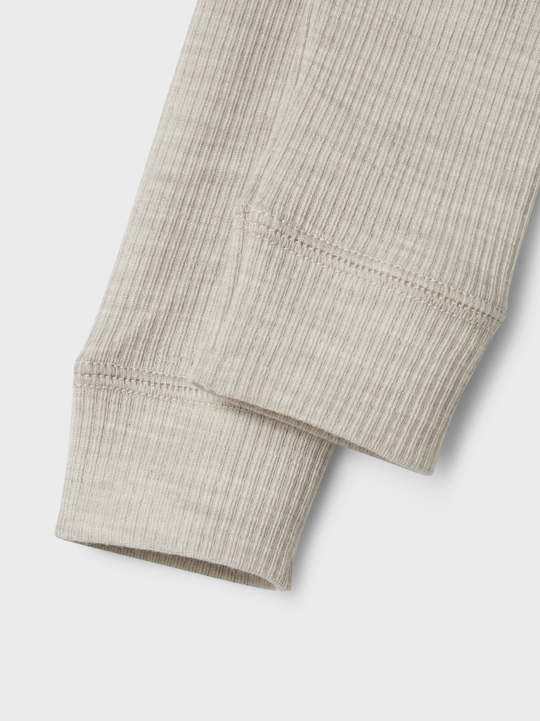 Grå merinoull leggings till baby. Bebis byxor i ull till flicka och pojke. Varm byxa, lager1 i underställ.
NBNWAX WOOL RIB LEGGING NOOS
13242039