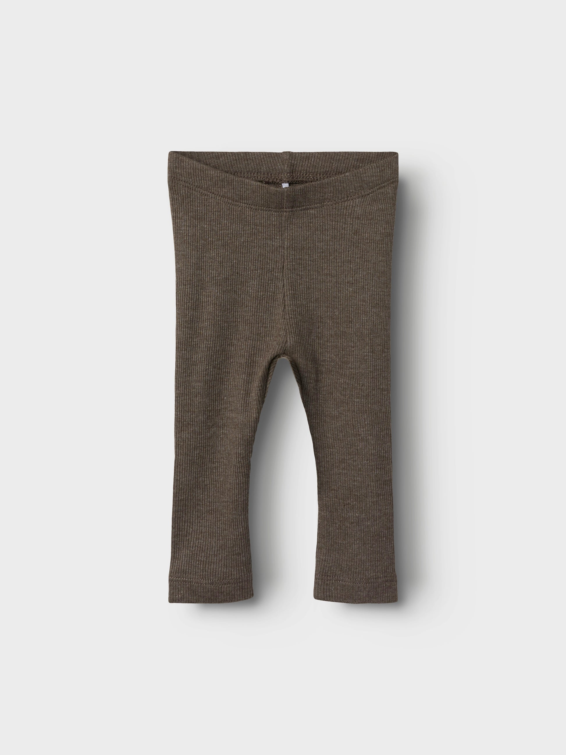 Brun ribbad baby leggings från Nameit. Bebis pojke och flicka kan ha dessa ekologiska baby kläder. Byxor från Name it, bruna
13198040
NBNKAB LEGGING NOOS