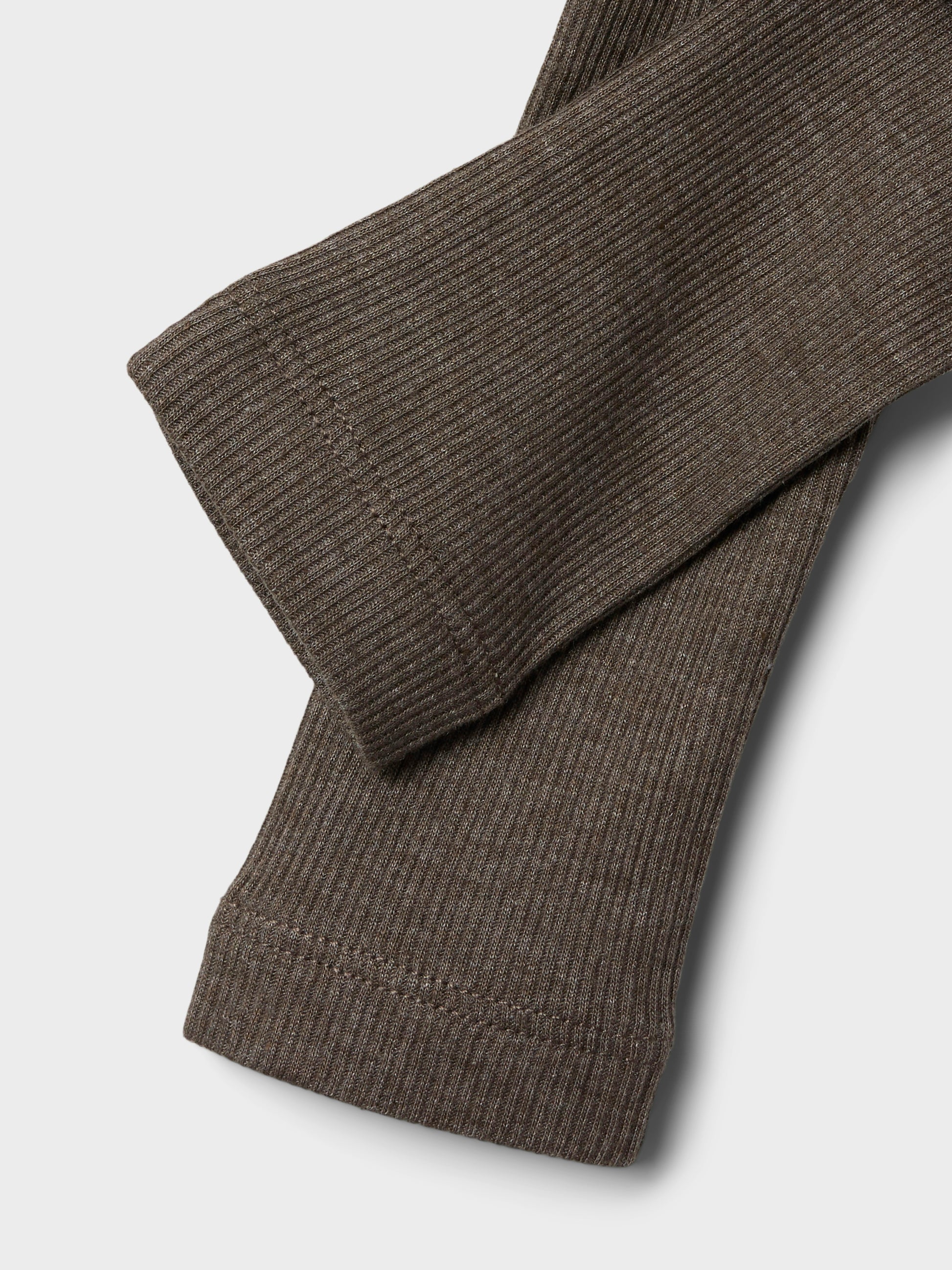 Brun ribbad baby leggings från Nameit. Bebis pojke och flicka kan ha dessa ekologiska baby kläder. Byxor från Name it, bruna
13198040
NBNKAB LEGGING NOOS