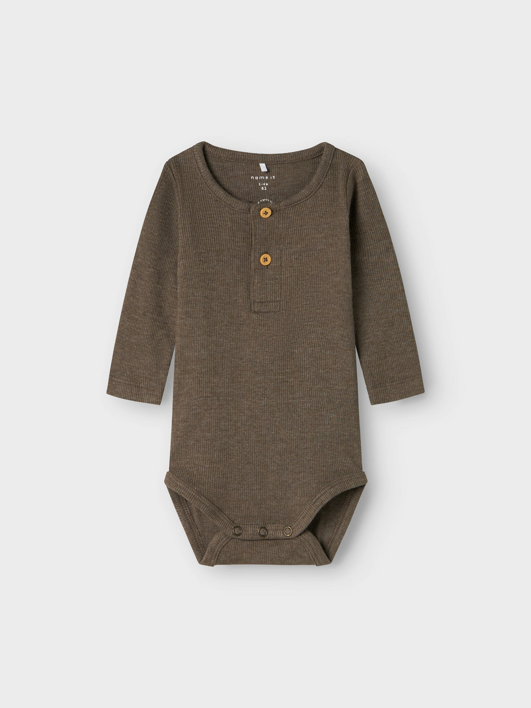 Brun ribbad baby body med knappar. Ekologiska baby kläder till bebis pojke, kille från Name it.
13198041
NBMKAB LS BODY NOOS