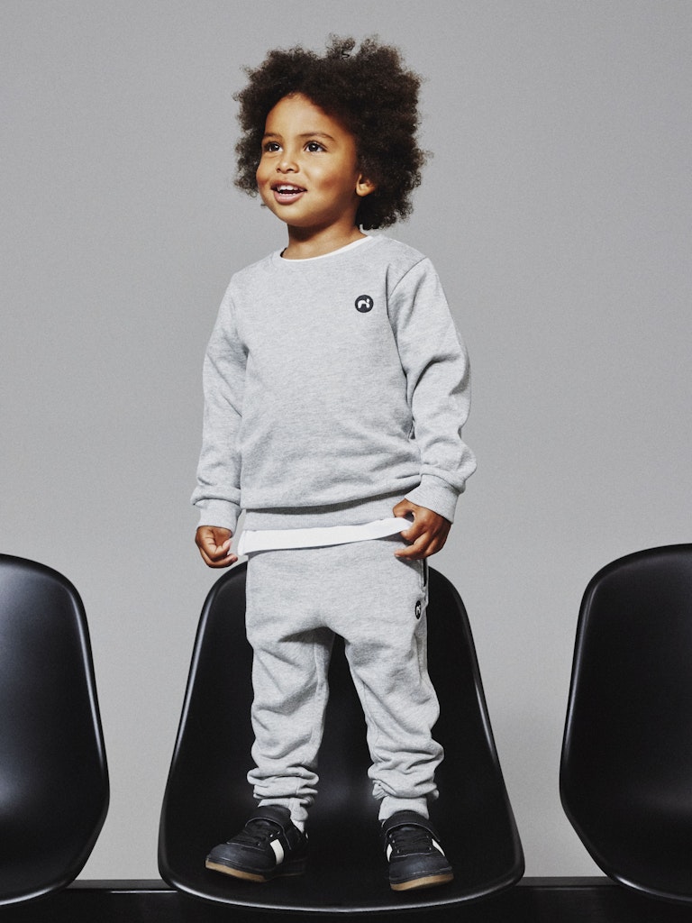 Grå mys byxa till pojke. Joggers till liten kille från Name it.
NMMVIMO SWE PANT BRU NOOS
13220380