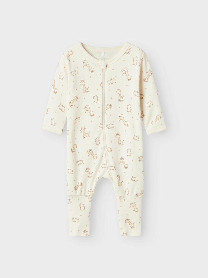 2 pack pyjamas i beige ekologisk bomull med giraffer för din baby och ditt lilla barn upp till storlek 98. Passar både flicka och pojke och du väljer själv om du vill vika den så du får fot eller utan fot.
NBNNIGHTSUIT 2P ZIP FF JET GIRAFFE NOOS
13241732