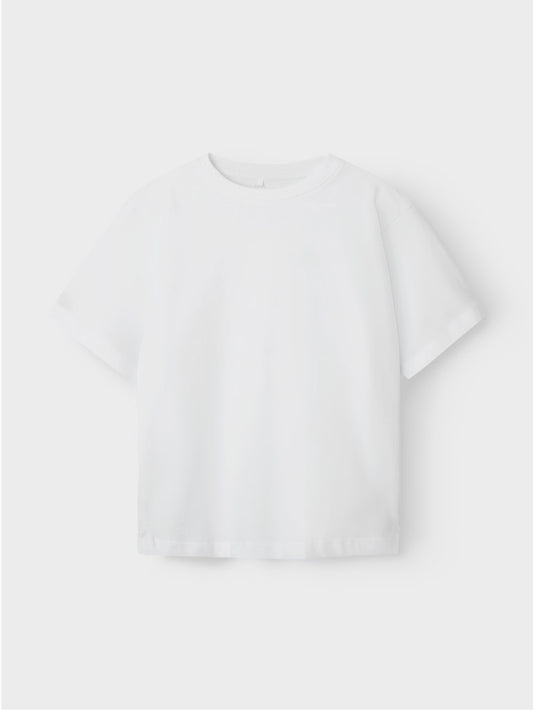 Krit vit t-shirt till kille från Name it. Kortärmad tröja till pojke i vitt, loose fit.
NKMVOBBO SS NREG TOP NOOS
13238968