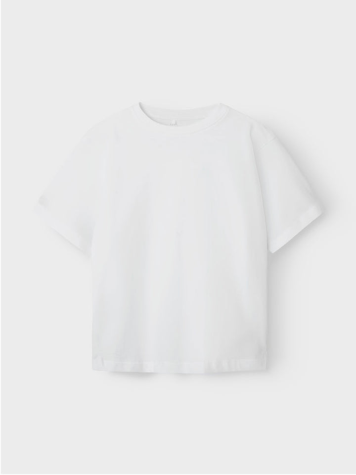 Krit vit t-shirt till kille från Name it. Kortärmad tröja till pojke i vitt, loose fit.
NKMVOBBO SS NREG TOP NOOS
13238968