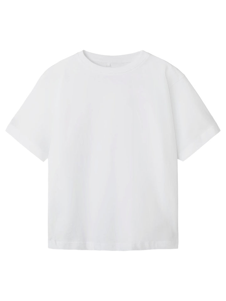 Vit enfärgad t-shirt utan tryck till kille från Name it. Kortärmad tröja till pojke i vitt, loose fit.
NKMVOBBO SS NREG TOP NOOS
13238968