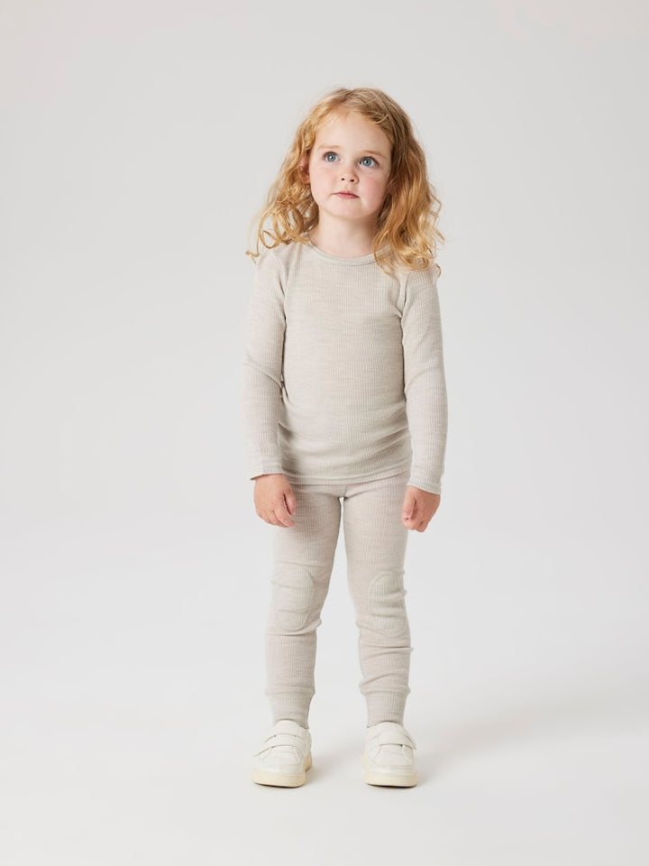 Grå merino ull leggings, långkalsonger till flicka och pojke. Barn underställ i mjuk skön wool.
NMNWAX WOOL RIB LEGGING NOOS
13242116