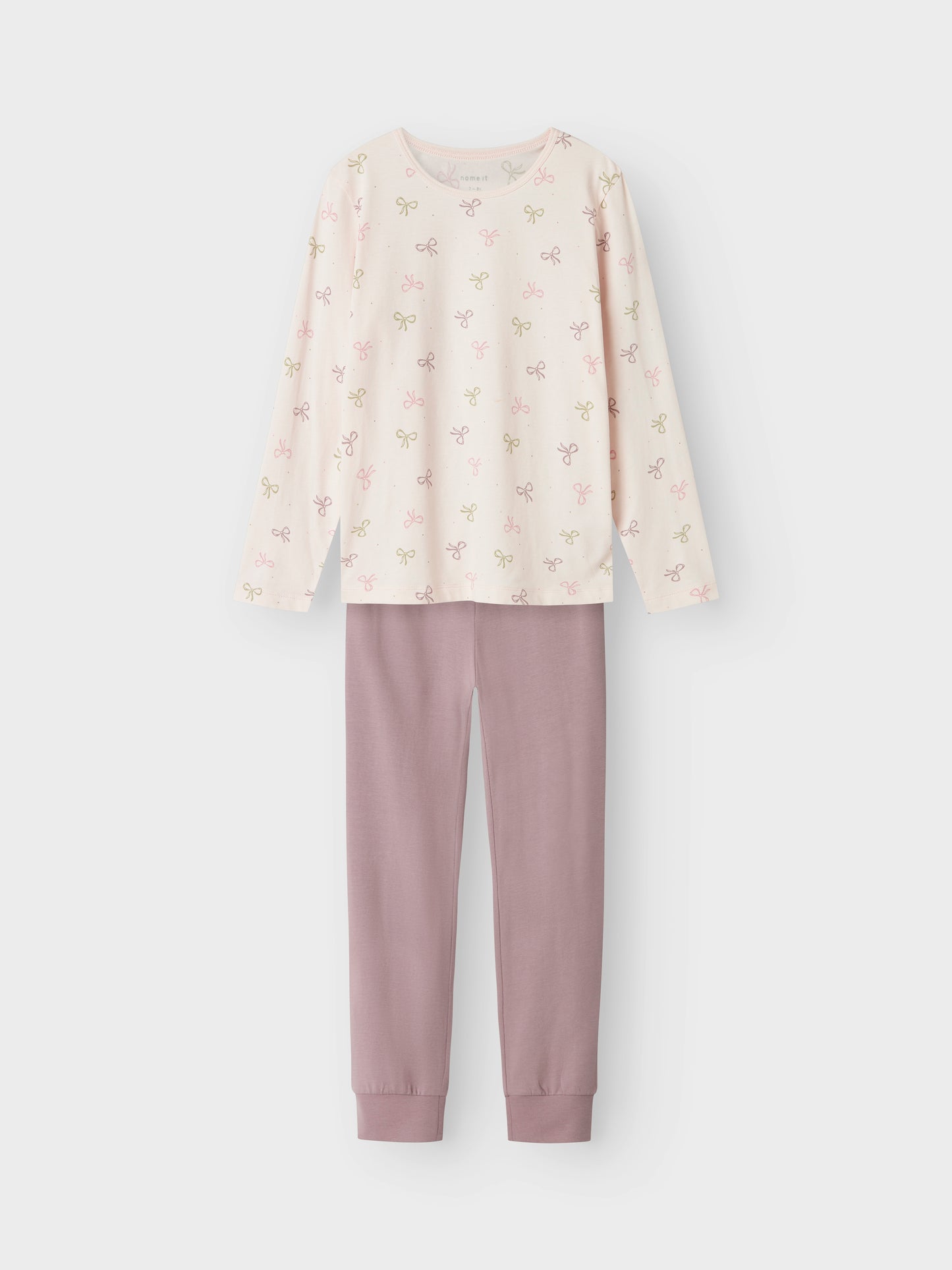 Fin rosa 2-delad pyjamas till flicka. Tjej pyjamas med ljusrosa tröja med mönster av rosetter och lite mörkare rosa pyjamasbyxor.
NKFNIGHTSET BARELY PINK BOW NOOS
13241982