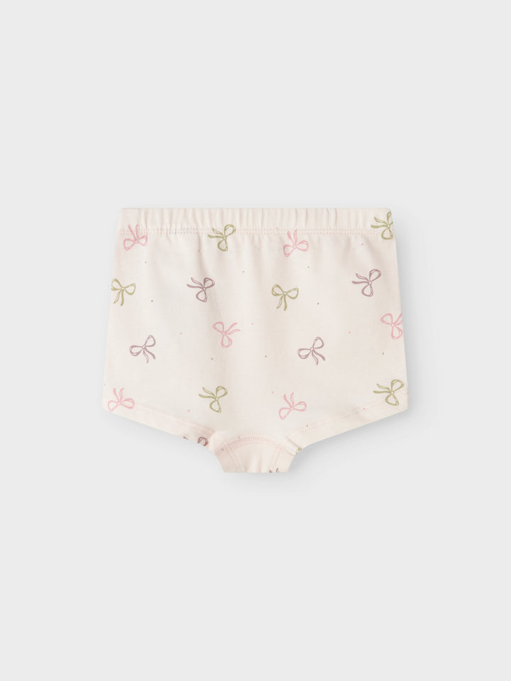 3 pack trosor i rosa och lila enfärgade och en rosa med rosetter. Trosor till flicka, tjej från Name it.
NMFTIGHTS 3P BARELY PINK BOW NOOS
13241983