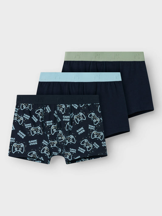 3 pack kalsonger till kille. Ungdoms kallingar, boxerhorts till pojke. 
NKMBOXER 3P SAPPHIRE GAME NOOS
13241993