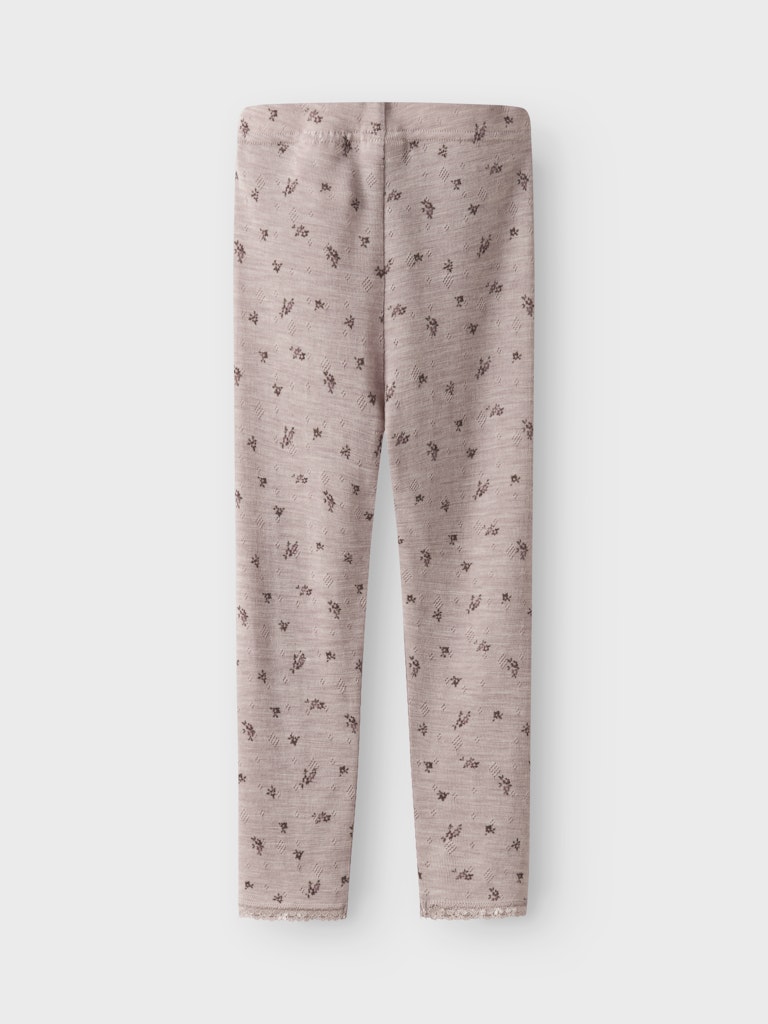 Rosa blommiga ull leggings till flicka. Underställ i merino ull från Name it.
NMFWANG WOOL NEEDLE LEGGING NOOS
13228434