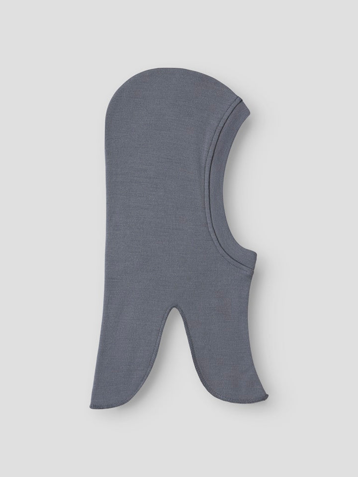 Blå balaclava i merino ull till flicka och pojke. Ull mössa att dra över huvudet, varm  och skön merinoull balaklava från Name it.
NMNWILLIT WOOL BALACLAVA NOOS
13242122