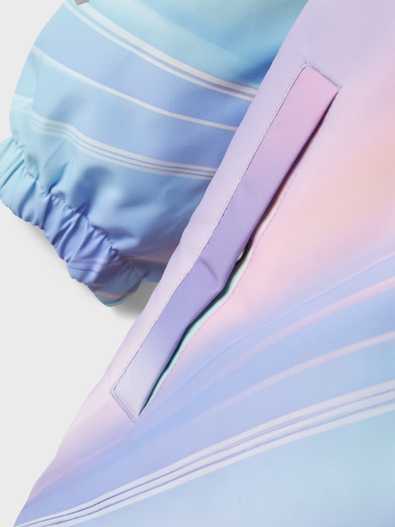 Multifärgad vinter overall till flicka. Barn overall till liten tjej, varm, smidig rosa, lila overall, lätt att klä på sig.
NMFSNOW10 SUIT AOP FO NOOS
13230586