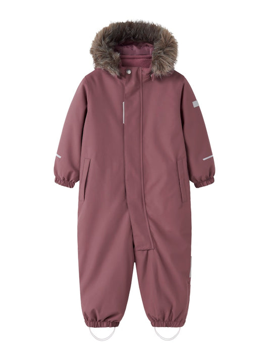 Rosa vinter overall till flicka. Varm och smidig skid overall till tjej från Name it.
NMNSNOW10 SUIT SOLID FO NOOS
13230582