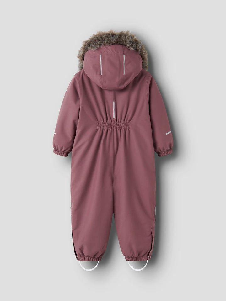 Rosa vinter overall till flicka. Varm och smidig skid overall till tjej från Name it.
NMNSNOW10 SUIT SOLID FO NOOS
13230582