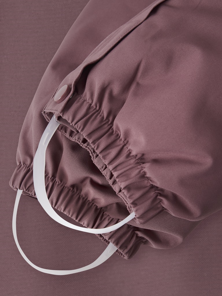 Rosa vinter overall till flicka. Varm och smidig skid overall till tjej från Name it.
NMNSNOW10 SUIT SOLID FO NOOS
13230582