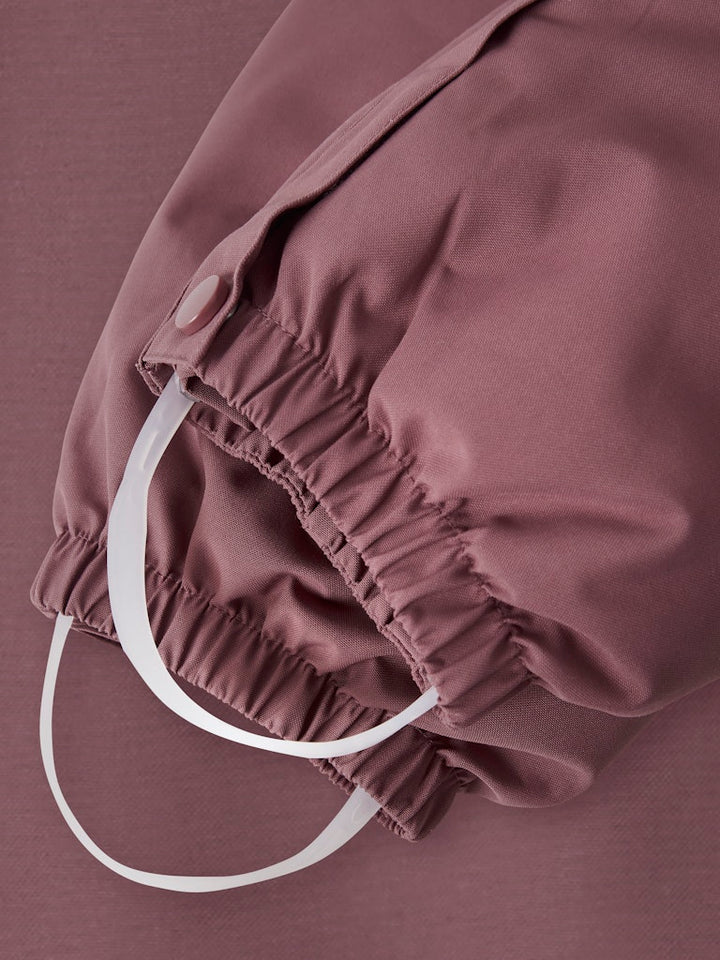 Rosa vinter overall till flicka. Varm och smidig skid overall till tjej från Name it.
NMNSNOW10 SUIT SOLID FO NOOS
13230582