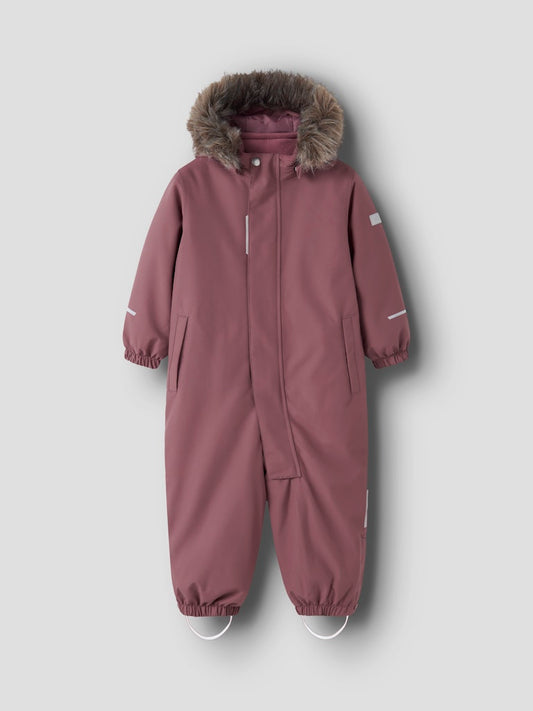 Rosa vinter overall till flicka. Varm och smidig skid overall till tjej från Name it.
NMNSNOW10 SUIT SOLID FO NOOS
13230582