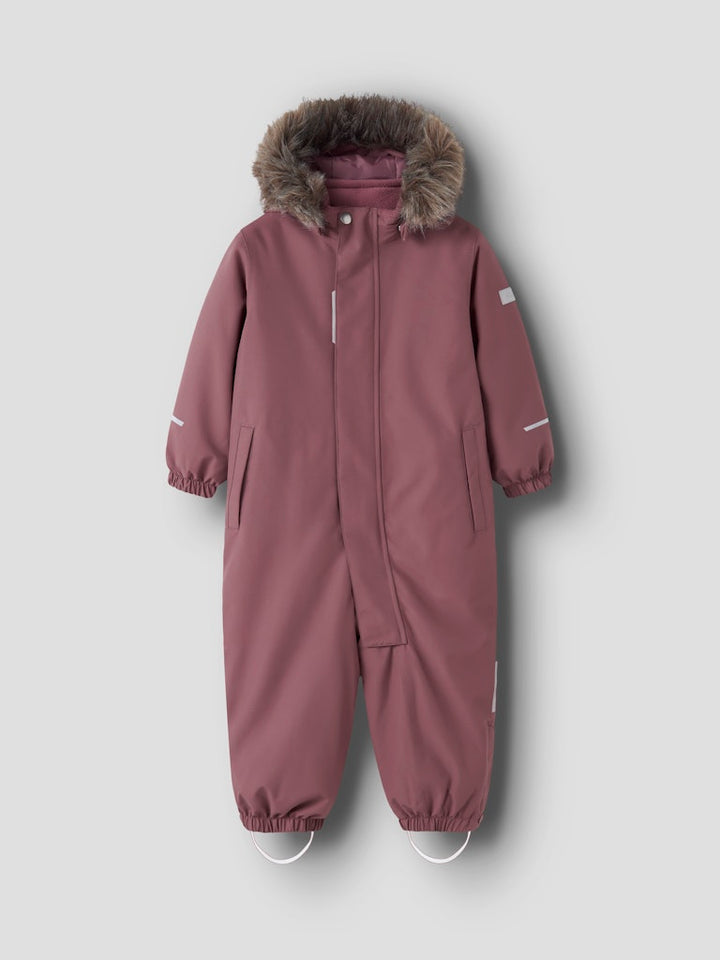 Rosa vinter overall till flicka. Varm och smidig skid overall till tjej från Name it.
NMNSNOW10 SUIT SOLID FO NOOS
13230582