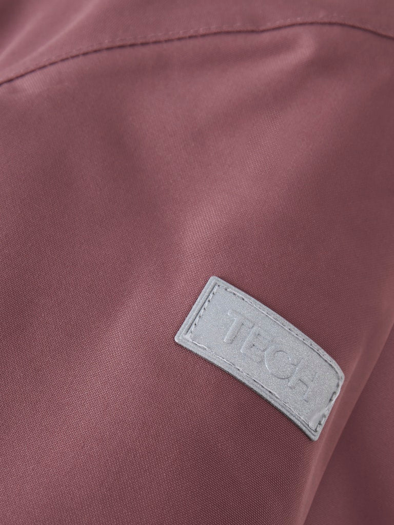 Rosa vinter overall till flicka. Varm och smidig skid overall till tjej från Name it.
NMNSNOW10 SUIT SOLID FO NOOS
13230582