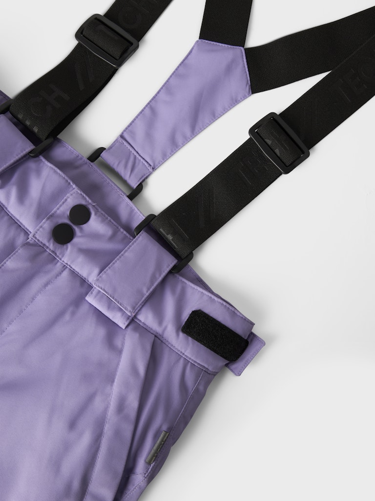 Lila täckbyxor till tjej. Skid byxor, termobyxor till flicka. Varma skidkläder från Name it.
NKNSLOPE10 PANT SKI EDITION FO NOOS
13233445