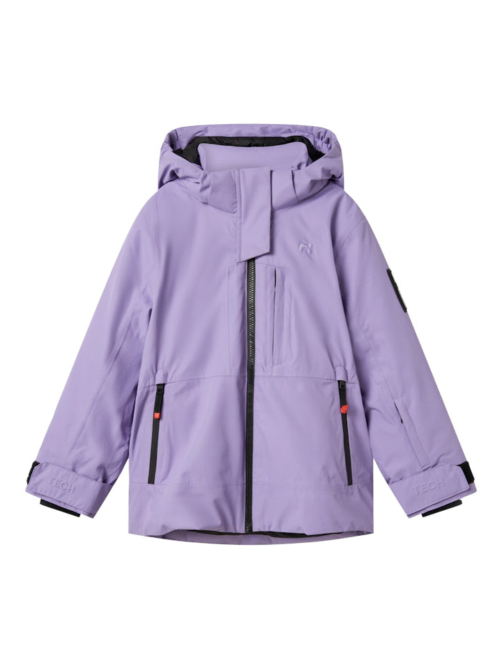 Teknisk och snygg –  Skid jacka till kille och tjej från Name it.
Lila vinter jacka varm och skön kalla dagar för en aktiv och äventyrlig barn och ungdom. 
NKNSLOPE10 JACKET SKI EDITION FO NOOS
13233441