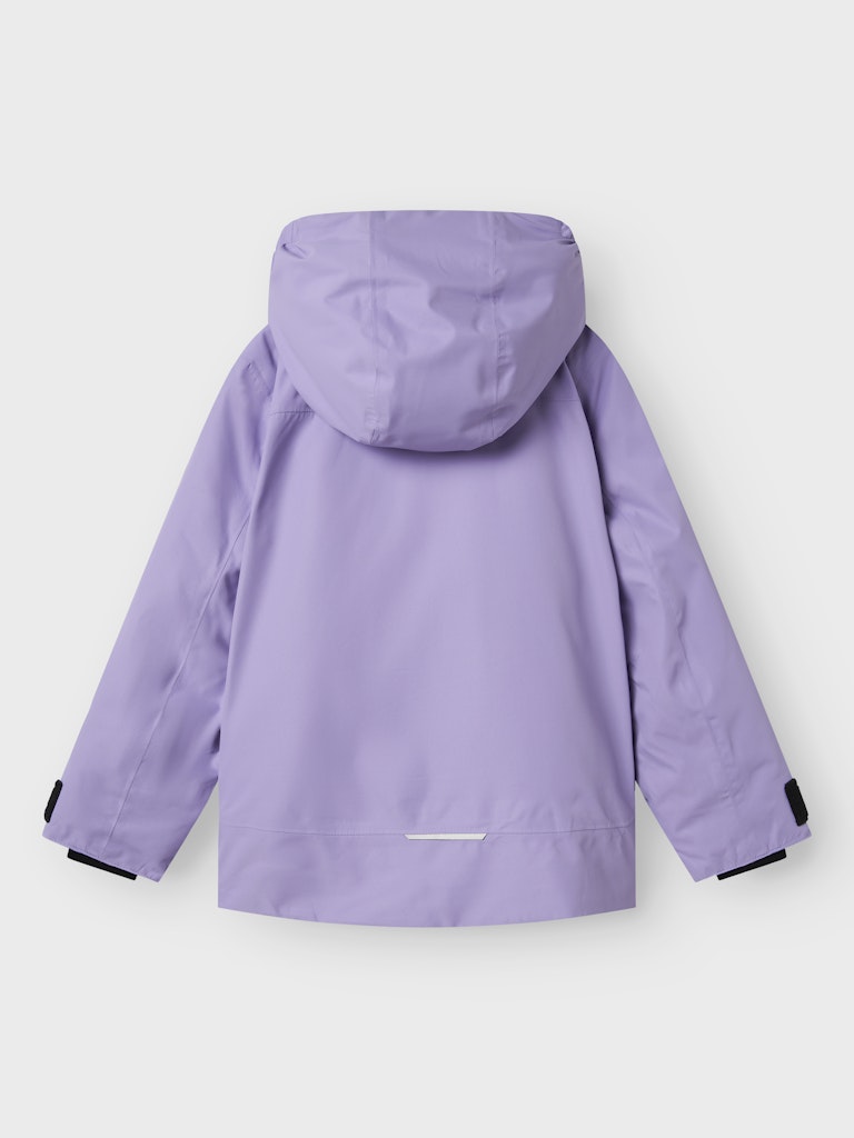 Teknisk och snygg –  Skid jacka till kille och tjej från Name it.
Lila vinter jacka varm och skön kalla dagar för en aktiv och äventyrlig barn och ungdom. 
NKNSLOPE10 JACKET SKI EDITION FO NOOS
13233441