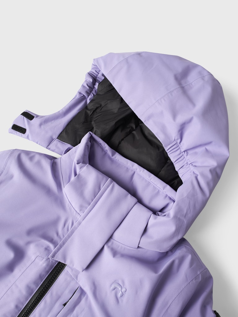 Teknisk och snygg –  Skid jacka till kille och tjej från Name it.
Lila vinter jacka varm och skön kalla dagar för en aktiv och äventyrlig barn och ungdom. 
NKNSLOPE10 JACKET SKI EDITION FO NOOS
13233441