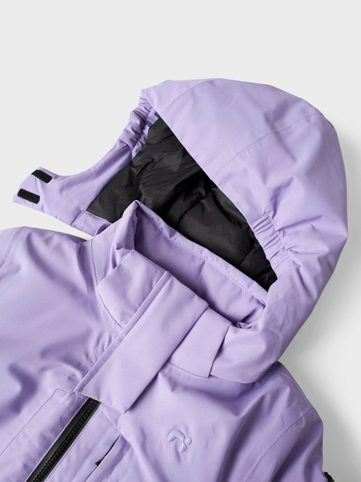 Teknisk och snygg –  Skid jacka till kille och tjej från Name it.
Lila vinter jacka varm och skön kalla dagar för en aktiv och äventyrlig barn och ungdom. 
NKNSLOPE10 JACKET SKI EDITION FO NOOS
13233441