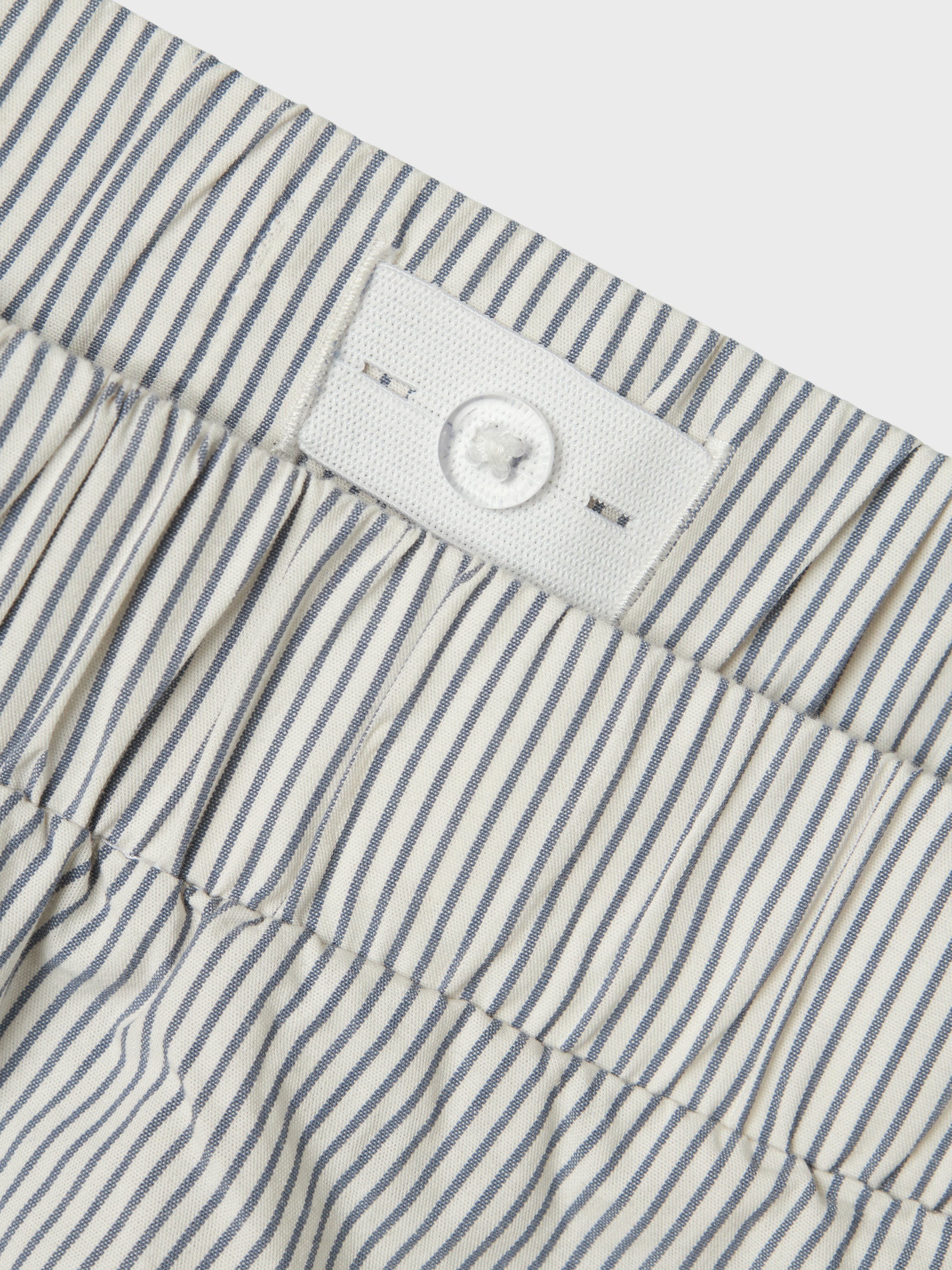 Blå och vit Randig byxa med raka ben till flicka och pojke. Byxor i skön avslappnad stil till kille och tjej.
NKNJELA STRAIGHT PANT NOOS
13242657