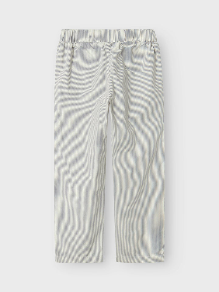 Blå och vit Randig byxa med raka ben till flicka och pojke. Byxor i skön avslappnad stil till kille och tjej.
NKNJELA STRAIGHT PANT NOOS
13242657