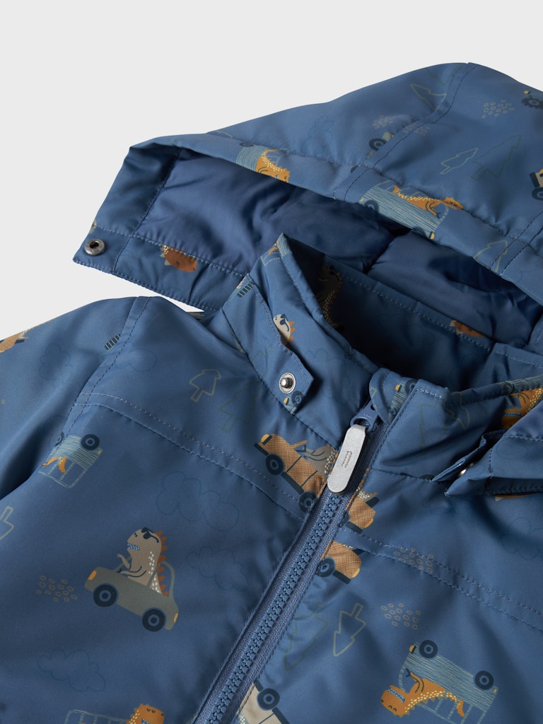 Blå jacka med bilar och dinosaurier till pojke. Barn jacka perfekt för höst och vinter.
NMMMAX PA JACKET AOP NOOS
13242821