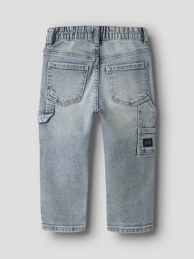 Ljusblå mjukis jeans till pojke. Ekologiska byxor, barnkläder från Name it.
NMMBEN TAP JEANS CARP 8940-BC NOOS
13242725