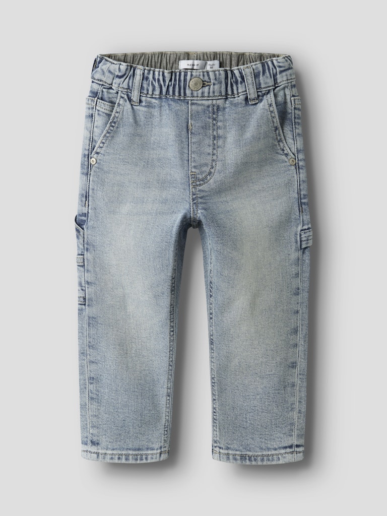Ljusblå mjukis jeans till pojke. Ekologiska byxor, barnkläder från Name it.
NMMBEN TAP JEANS CARP 8940-BC NOOS
13242725
