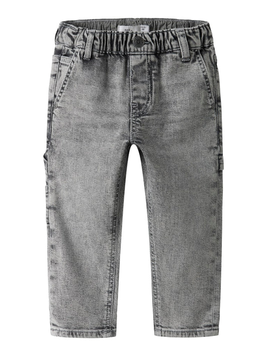 Grå mjukis jeans till pojke. Joggers i en skön dra på modell. Ekologiska byxor från Name it.
NMMBEN TAP JEANS CARP 8940-BC NOOS
13242725