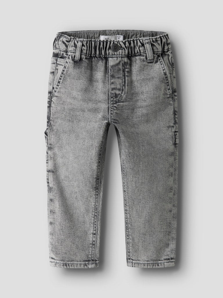 Grå mjukis jeans till pojke. Joggers i en skön dra på modell. Ekologiska byxor från Name it.
NMMBEN TAP JEANS CARP 8940-BC NOOS
13242725