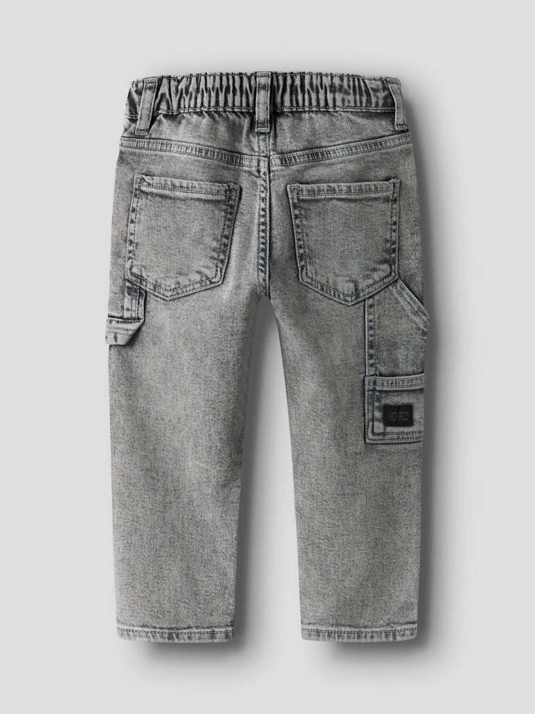 Grå mjukis jeans till pojke. Joggers i en skön dra på modell. Ekologiska byxor från Name it.
NMMBEN TAP JEANS CARP 8940-BC NOOS
13242725