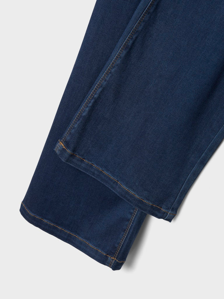 Mörk Blå super mjuk vid jeans till flicka. Stretchig wide jeans till tjej. Skön lite större passform.
NKFSALLI WIDE JEANS 8293 -TO NOOS
13224628