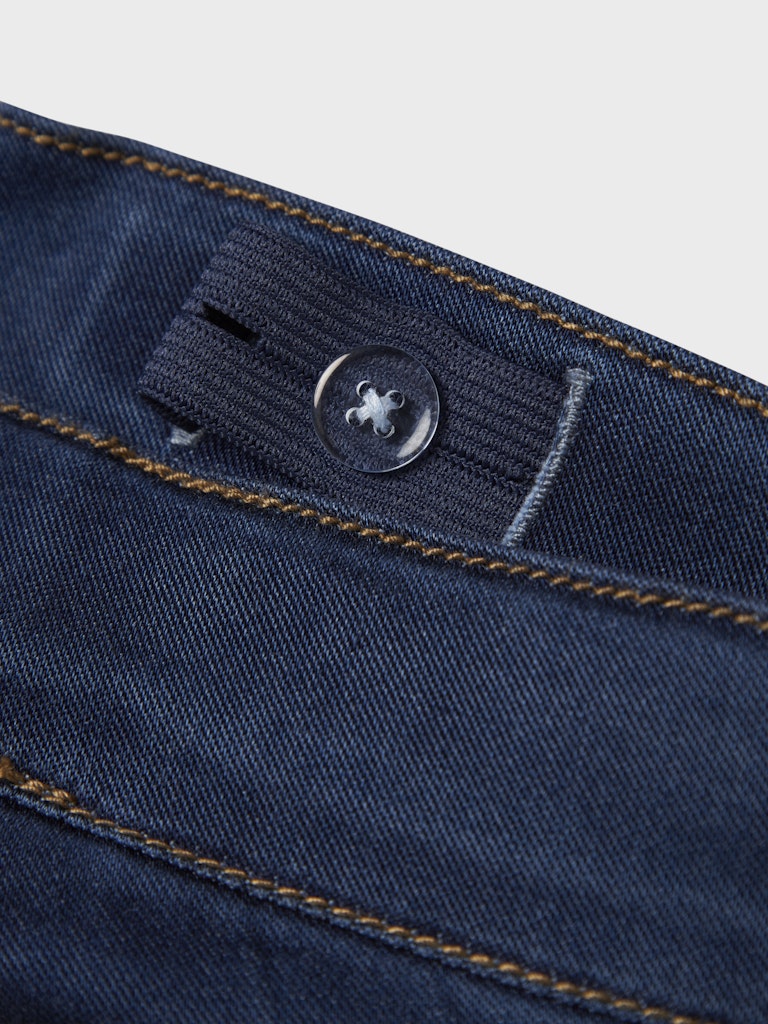 Mörk Blå super mjuk vid jeans till flicka. Stretchig wide jeans till tjej. Skön lite större passform.
NKFSALLI WIDE JEANS 8293 -TO NOOS
13224628