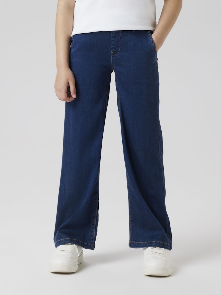 Mörk Blå super mjuk vid jeans till flicka. Stretchig wide jeans till tjej. Skön lite större passform.
NKFSALLI WIDE JEANS 8293 -TO NOOS
13224628