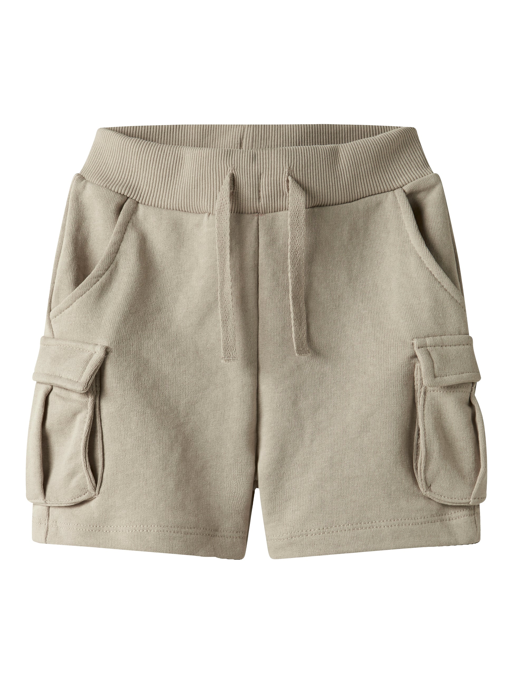 Beige sweat short i cargo modell med stora fickor till pojke.
NMMOLI SWEAT SHORTS UNB NOOS
13240417
