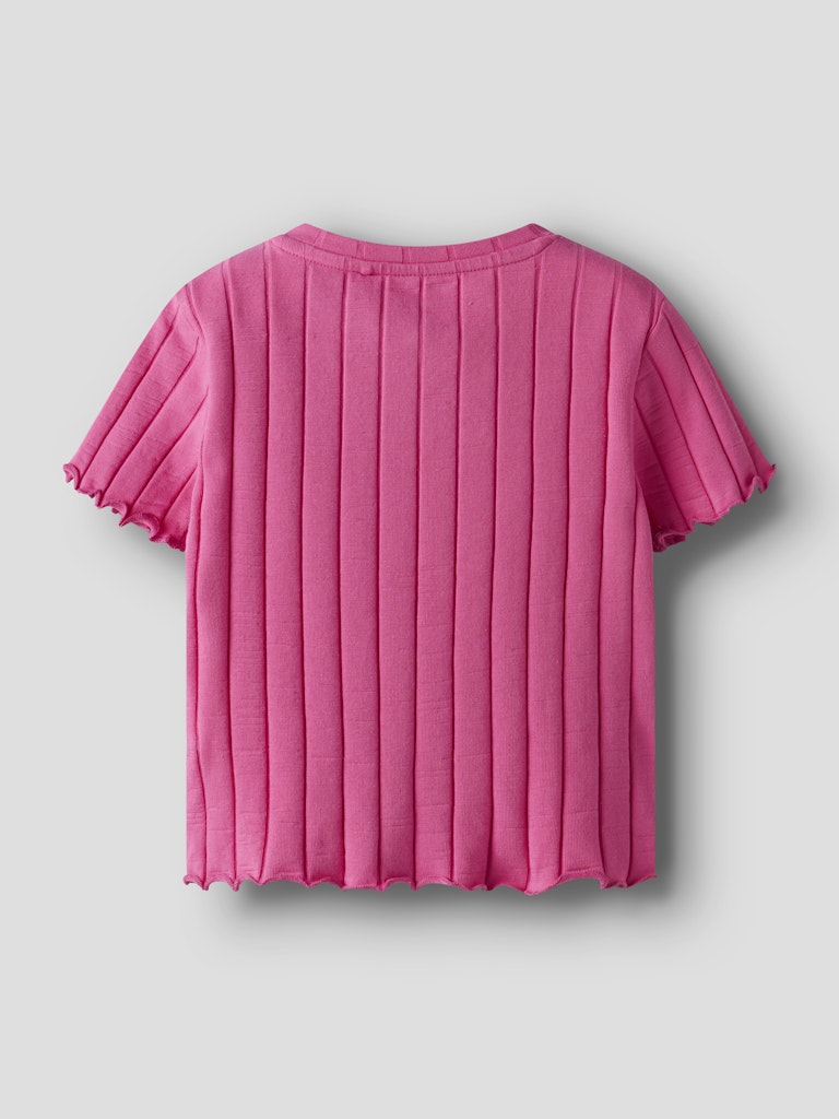 Kortärmad rosa, cerise topp till tjej med bred ribb. Snygg t-shirt i ekologisk bomull från Name it.
NKFNORALINA SS CROP TOP NOOS
13231024