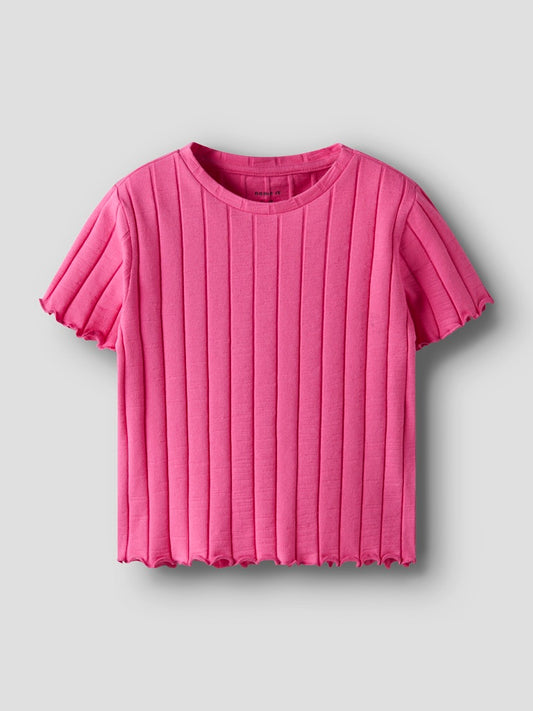 Kortärmad rosa, cerise topp till tjej med bred ribb. Snygg t-shirt i ekologisk bomull från Name it.
NKFNORALINA SS CROP TOP NOOS
13231024