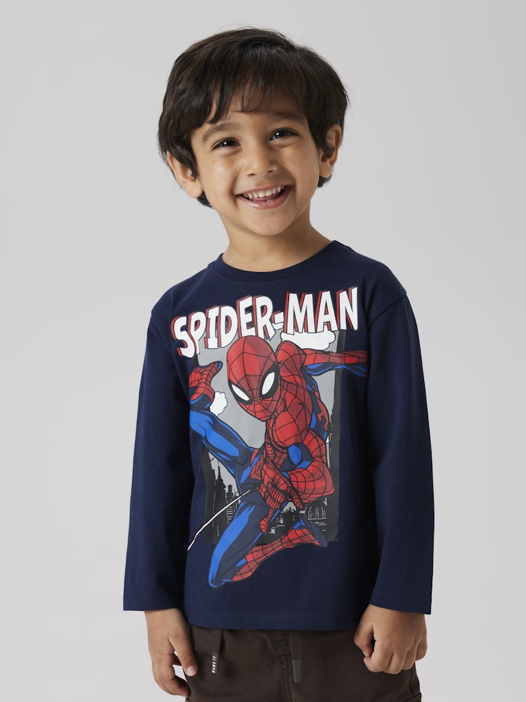 Blå spiderman tröja till pojke. Långärmad t-shirt med spindelmannen från Name it.
NMMJUICE SPIDER NREG LS TOP NOOS MAR
13244968