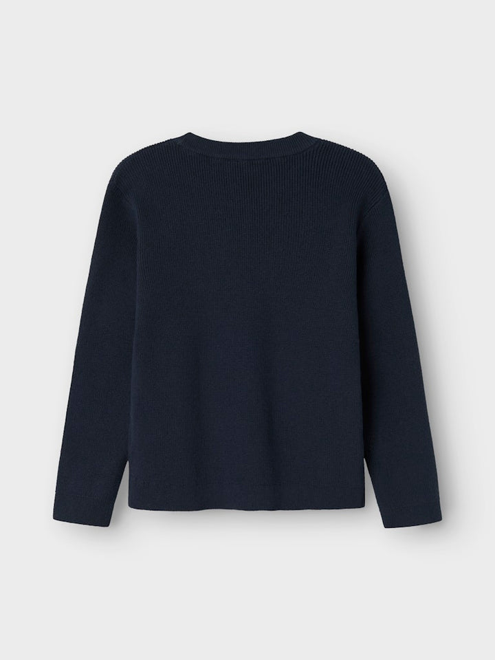 Klassiskt blå stickad o-neck tröja till pojke. Stickad pullover från Name it till kille, barn och ungdom.
NKMNESOLLE LS PULLOVER KNIT NOOS
13245038