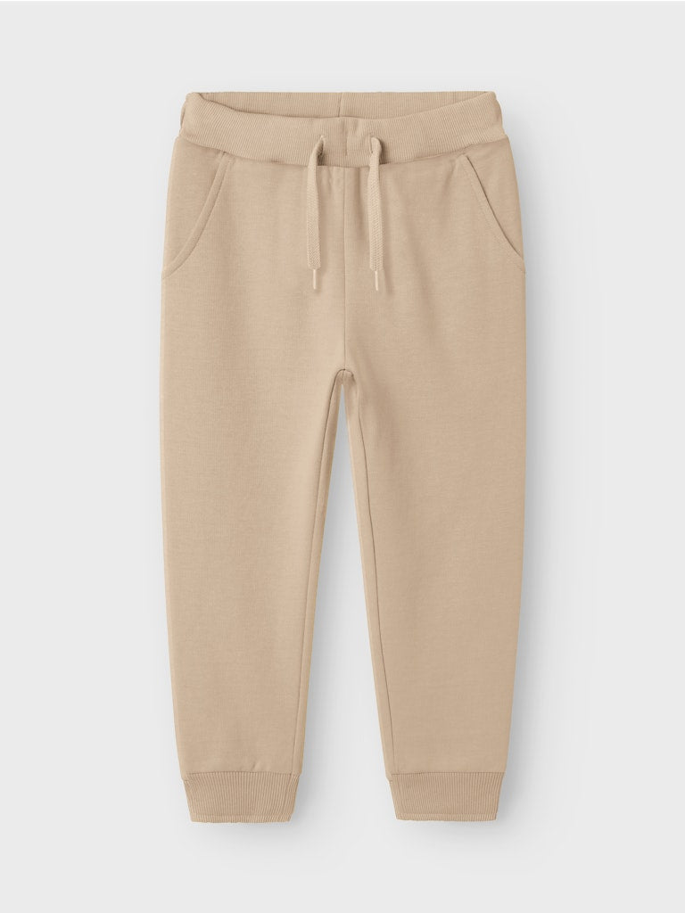 Beige jogger, mys byxa till flicka och pojke. 
NMNSELI SWE PANT BRU NOOS
13245048