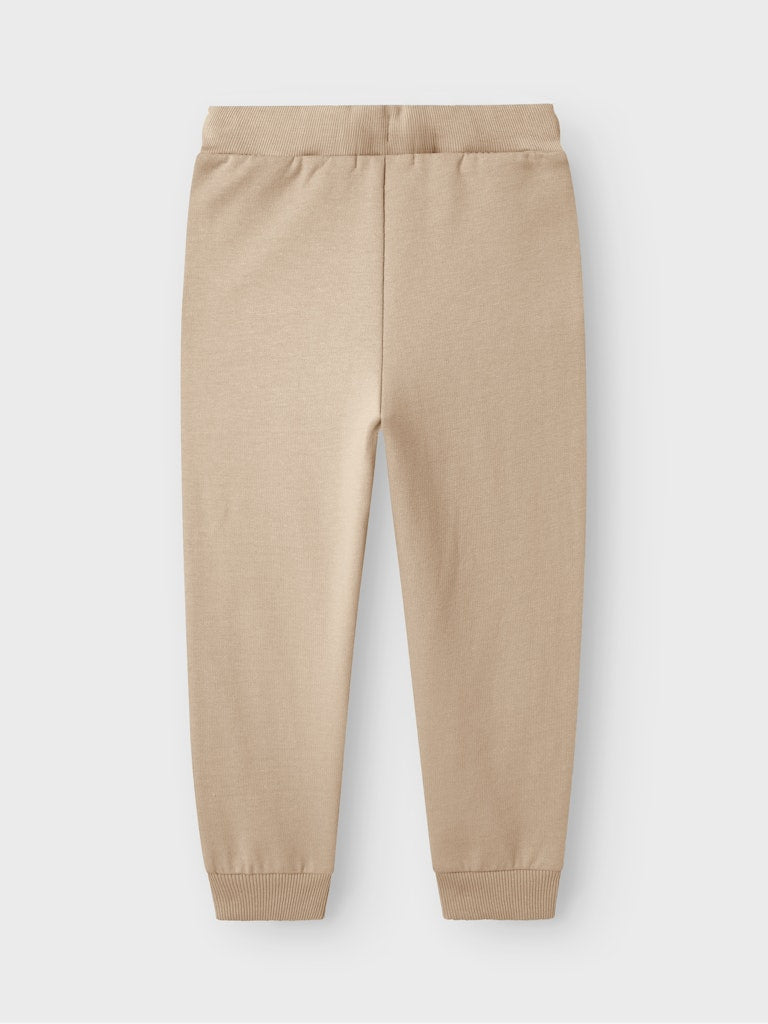 Beige jogger, mys byxa till flicka och pojke. 
NMNSELI SWE PANT BRU NOOS
13245048
