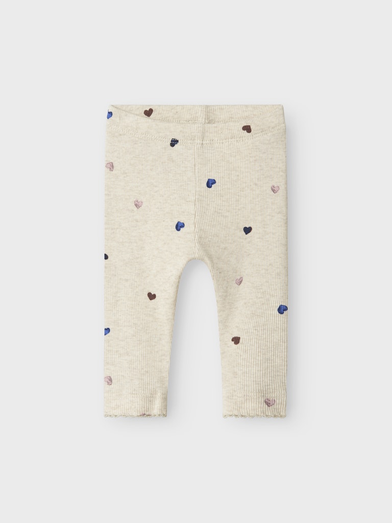 Beige baby byxa i ekologisk bomull till liten flicka. Bebis leggings med hjärtan till din nyfödda.
NBFNUTTI LEGGING NOOS
13246492