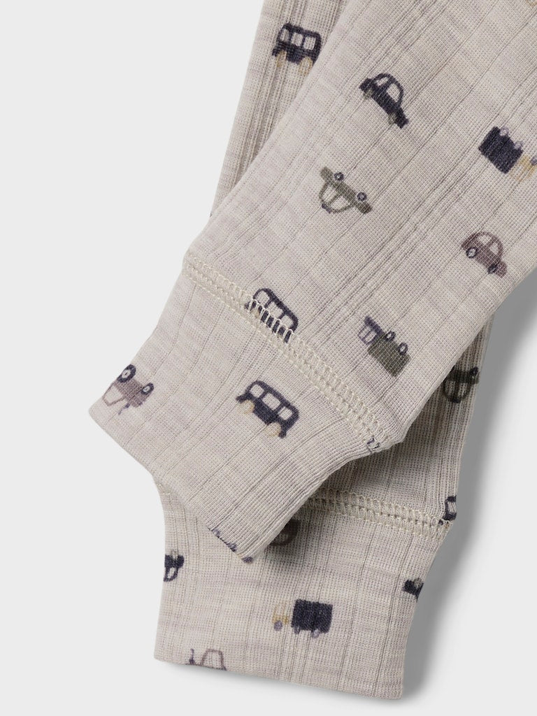 Baby leggings med bilar. Bebis byxor i merino ull till pojke.
NBMWANG WOOL NEEDLE LONGJOHN NOOS
13229518