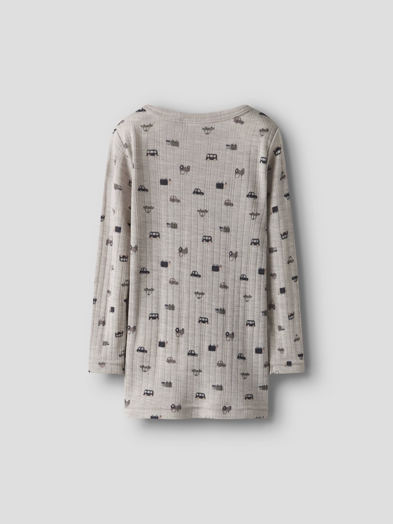 Grå underställs tröja i merino ull till pojke. Ulltröja med bilar i skön merinoull från Name it.
NMMWANG WOOL NEEDLE LS TOP NOOS
13229014